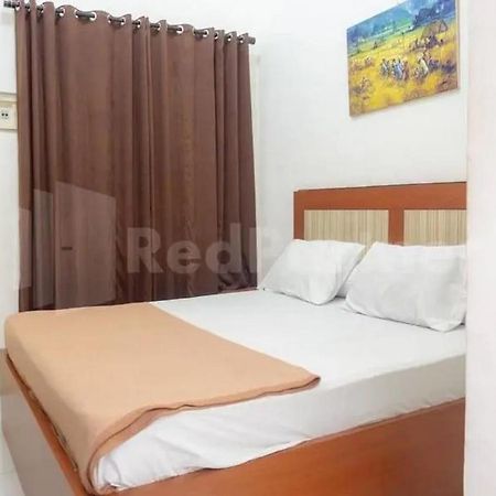 Homestay Babussalam Rungkut Mitra Reddoorz Medokanayu Exterior foto