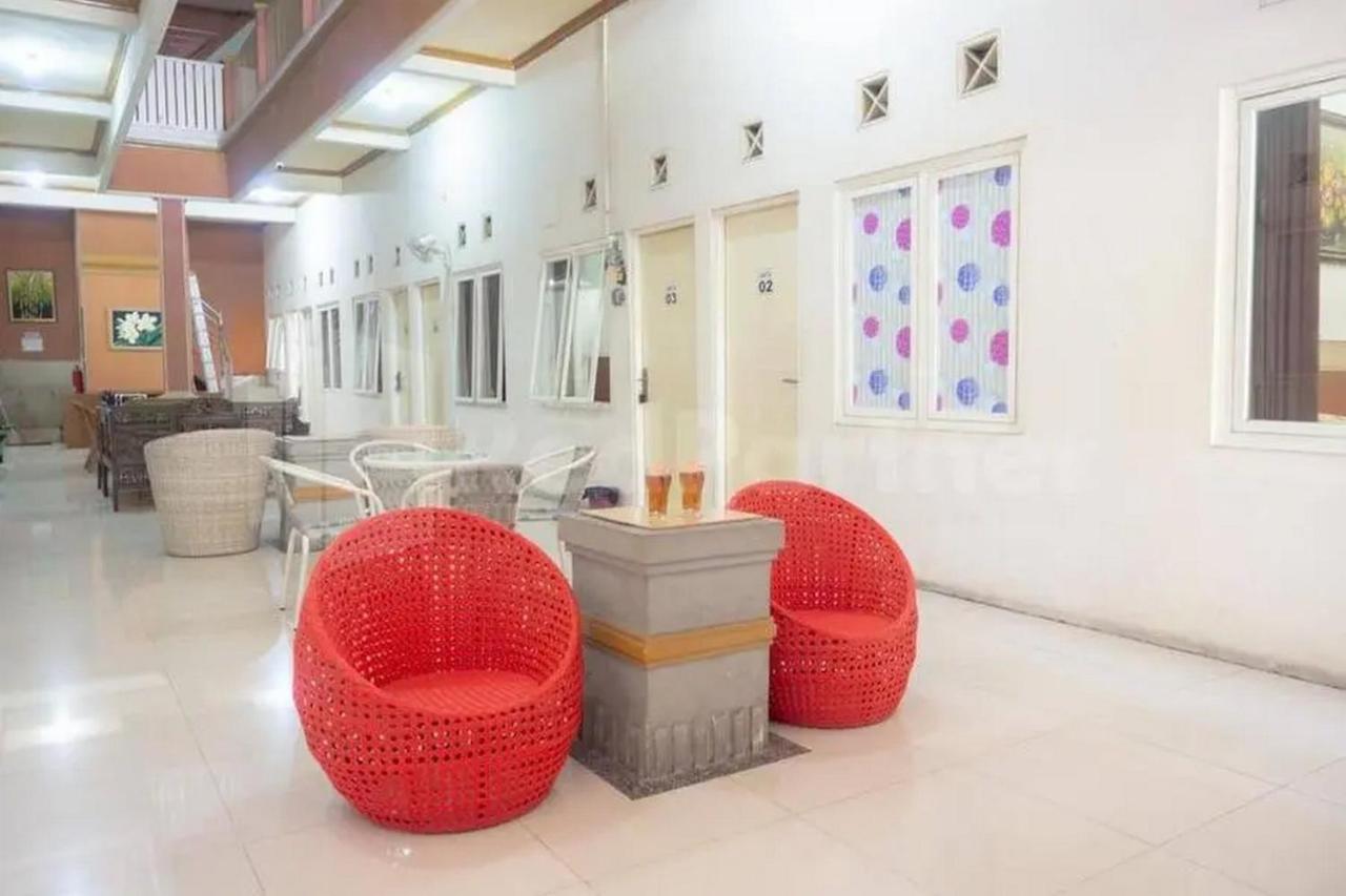 Homestay Babussalam Rungkut Mitra Reddoorz Medokanayu Exterior foto
